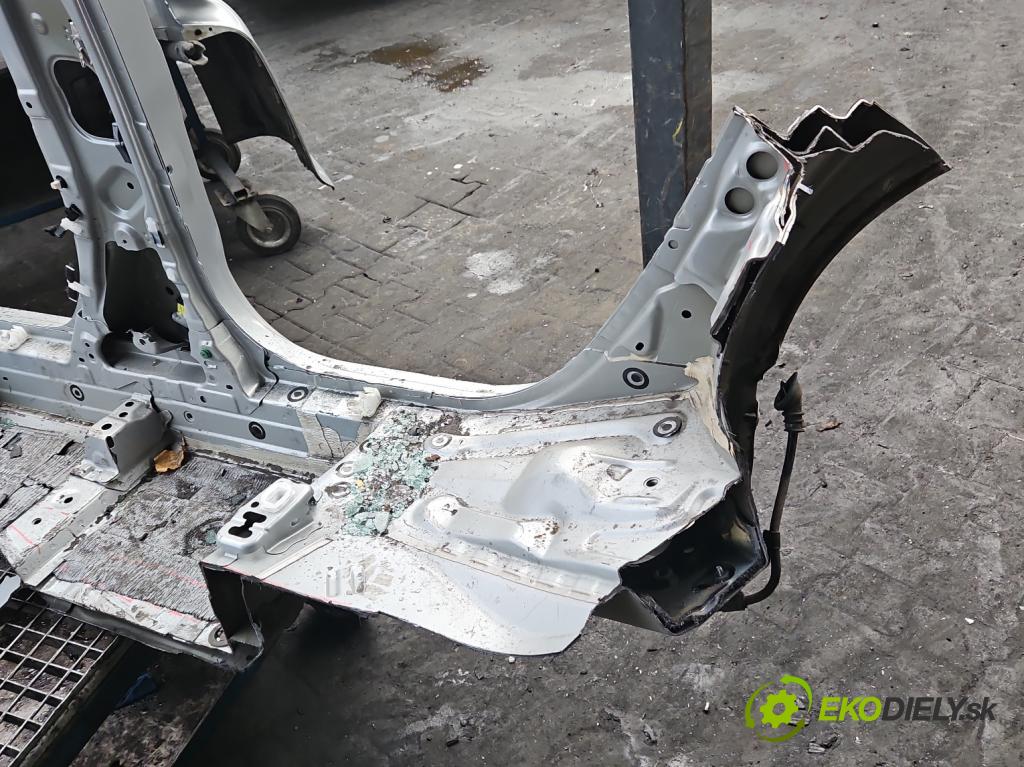 Toyota Corolla E21 2019- 1.6 16V 132 hp manual 97 kW 1598 cm3 4- práh pravý  (Ostatní)