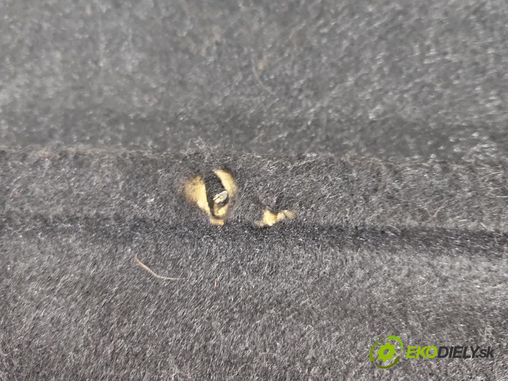 Peugeot 206 1.1b 60 HP manual 44 kW 1124 cm3 3- zadná  (Pláta zadné)