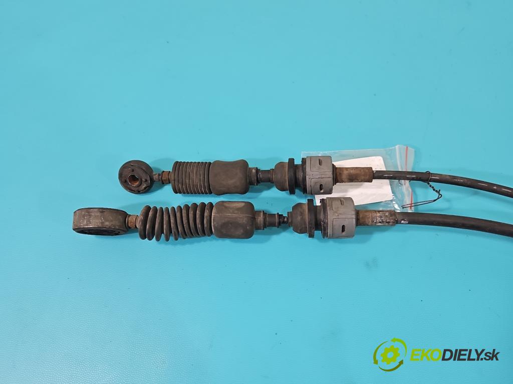 Hyundai Ix35 2.0 16V 163 HP manual 120 kW 1980 cm3 5- Páka: Změny: stupeň,rýchlosť 437002S100 (Rýchlostná páka (kulisa))