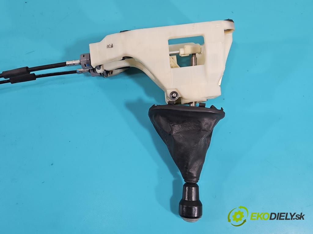 Hyundai Ix35 2.0 16V 163 HP manual 120 kW 1980 cm3 5- Páka: Změny: stupeň,rýchlosť 437002S100 (Rýchlostná páka (kulisa))