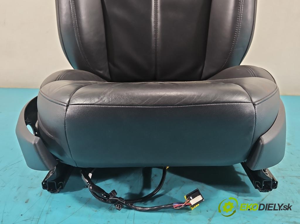 Tesla Model S 0.0b: 367hp automatic 270 kW  5- Sedačka pravý  (Sedačky, sedadlá)