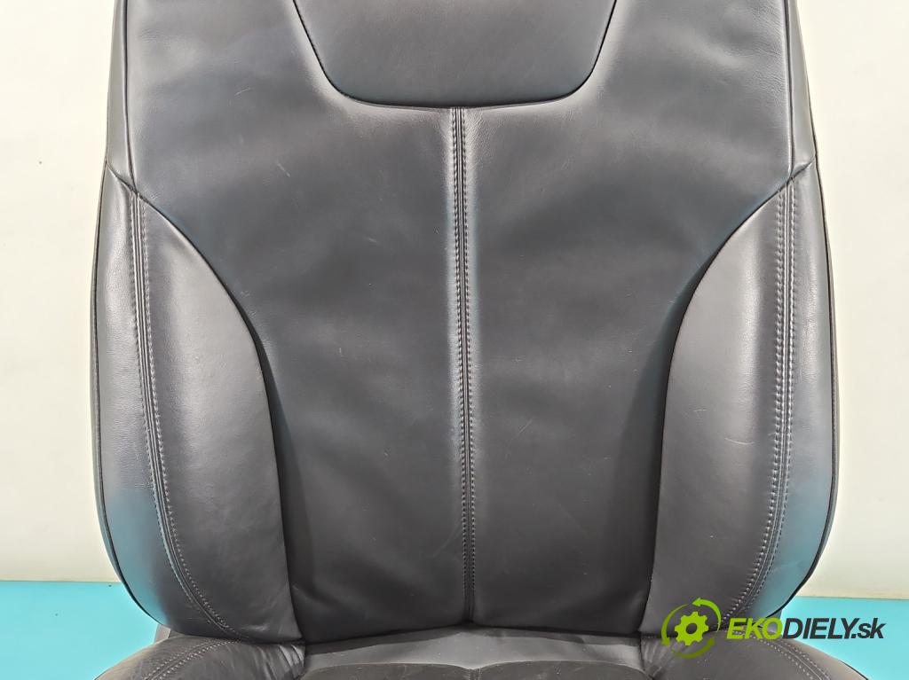 Tesla Model S 0.0b: 367hp automatic 270 kW  5- Sedačka pravý  (Sedačky, sedadlá)