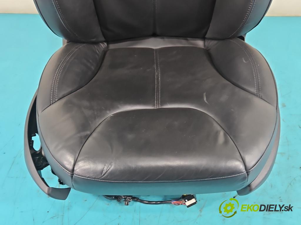 Tesla Model S 0.0b: 367hp automatic 270 kW  5- Sedačka pravý  (Sedačky, sedadlá)