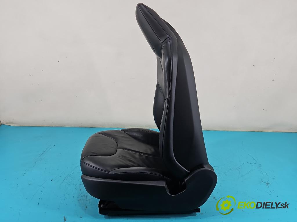 Tesla Model S 0.0b: 367hp automatic 270 kW  5- Sedačka pravý  (Sedačky, sedadlá)