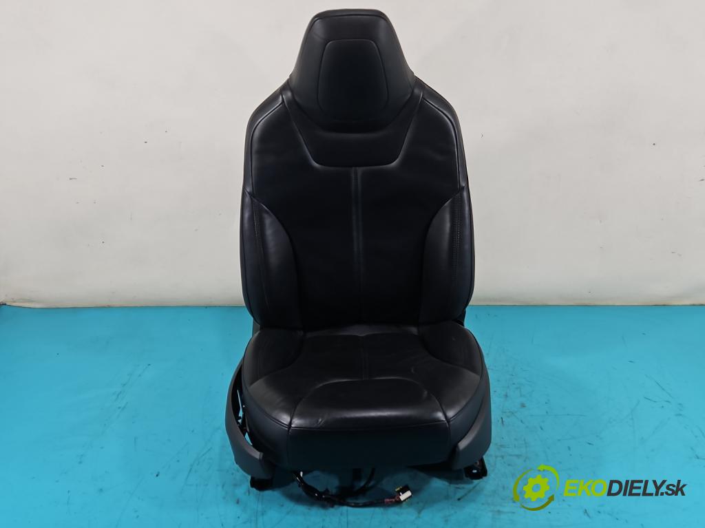 Tesla Model S 0.0b: 367hp automatic 270 kW  5- Sedačka pravý  (Sedačky, sedadlá)