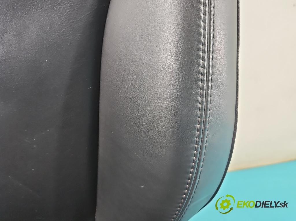 Tesla Model S 0.0b: 367hp automatic 270 kW  5- Sedačka pravý  (Sedačky, sedadlá)