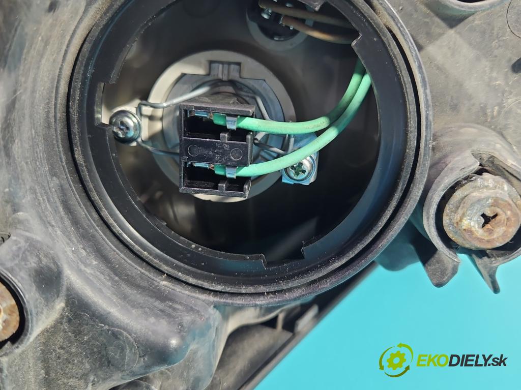 Hyundai Ix35 2.0 16V 163 HP manual 120 kW 1980 cm3 5- Reflektor: pravý  (Pravé)