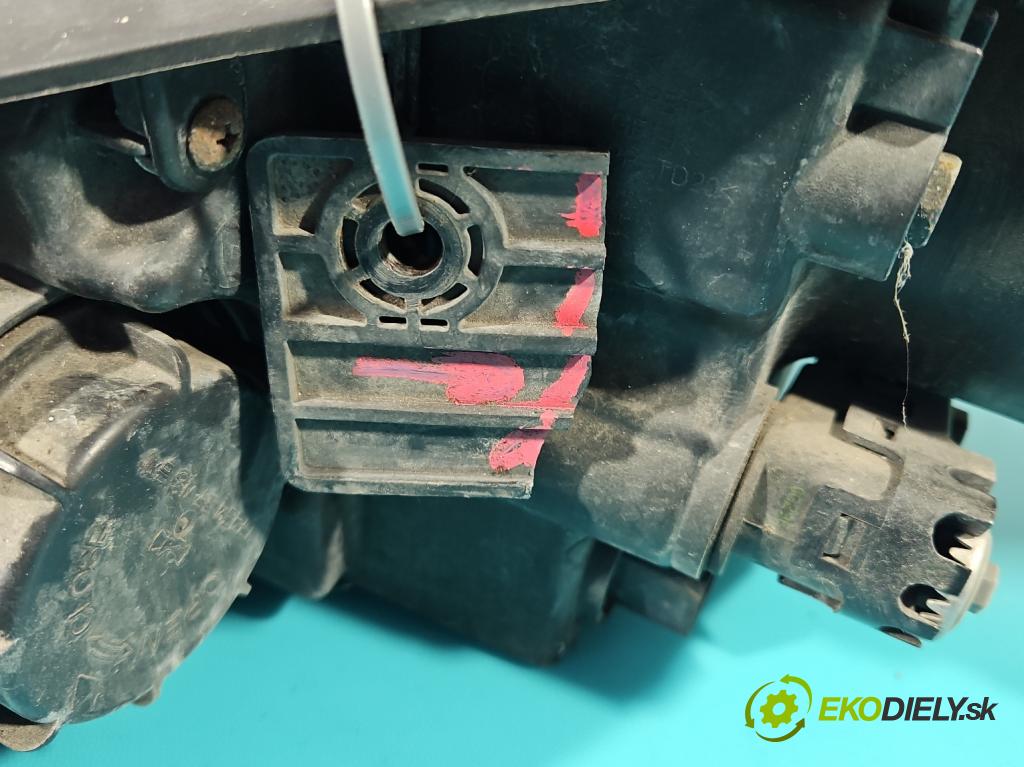 Hyundai Ix35 2.0 16V 163 HP manual 120 kW 1980 cm3 5- Reflektor: pravý  (Pravé)