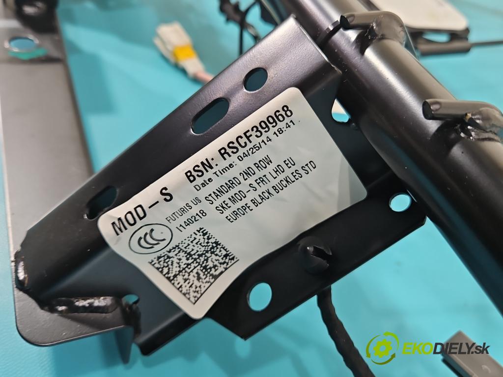 Tesla Model S 0.0b: 367hp automatic 270 kW  5- Pohovka: zadné  (Sedačky, sedadlá)