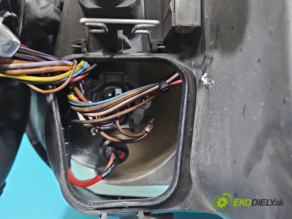 Vw Golf IV 1997-2003 1.9 tdi 110 HP automatic 81 kW 1896 cm3 5- Reflektor: pravý 1J1941016C (Pravé)