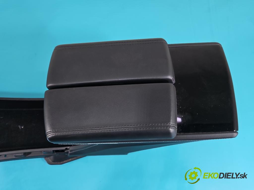 Tesla Model S 0.0b: 367hp automatic 270 kW 5- operadlo 1004815-07-B (Lakťové opierky)