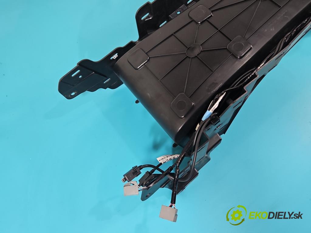 Tesla Model S 0.0b: 367hp automatic 270 kW 5- operadlo 1004815-07-B (Lakťové opierky)