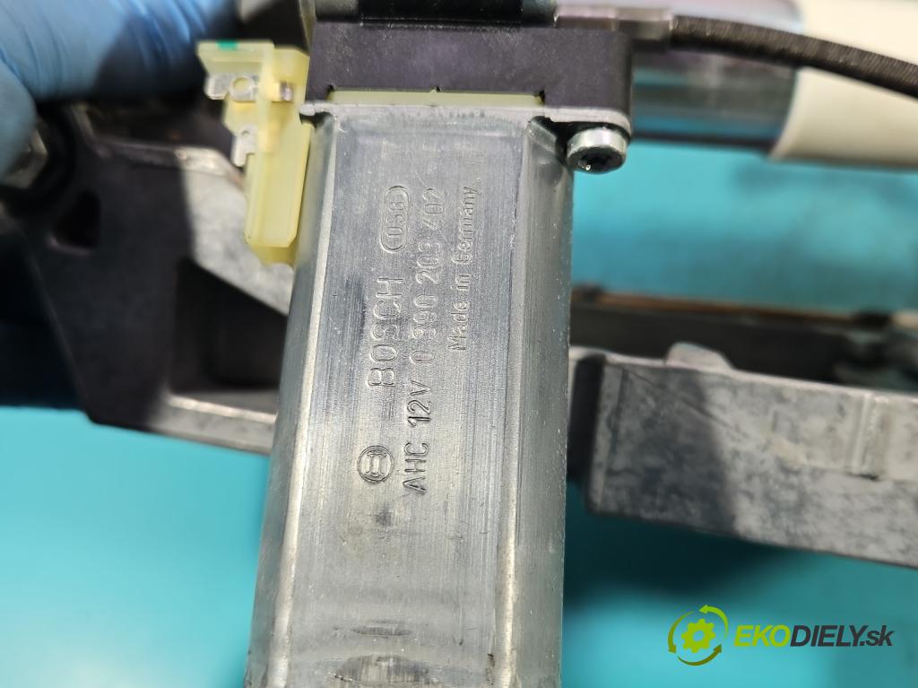 Tesla Model S 0.0b: 367hp automatic 270 kW  5- Stĺpik volant A2044601416 (Tyč riadenia (volantu))