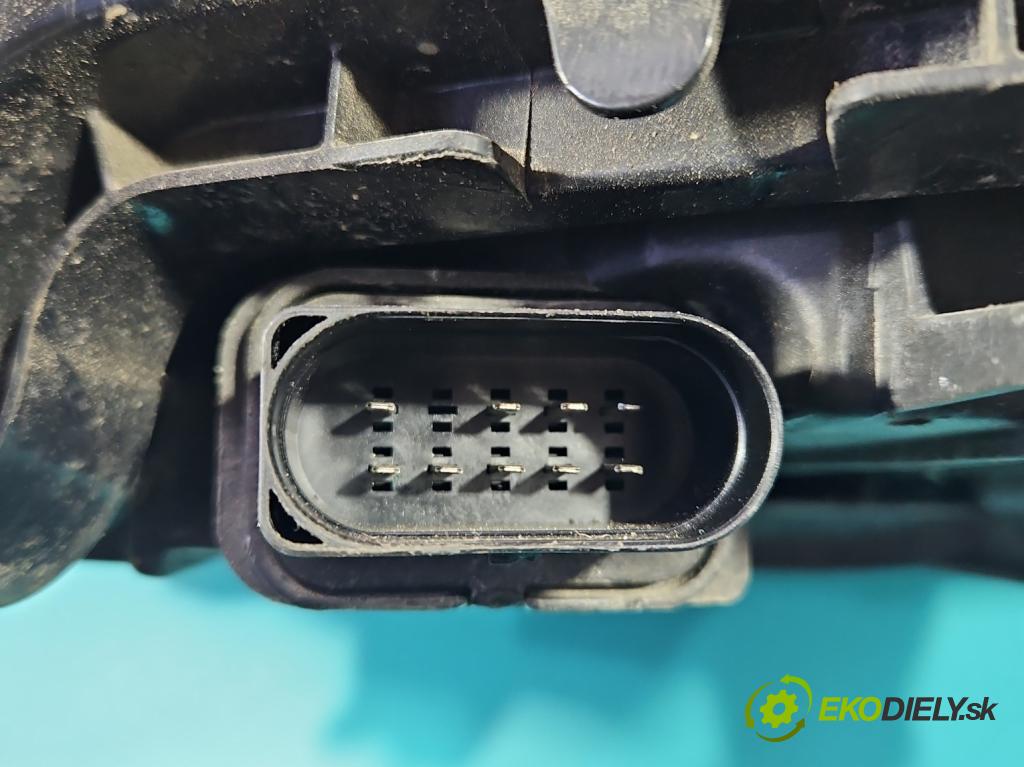 Audi A6 C5 1997-2004 2.8b 193 HP automatic 142 kW 2771 cm3 5- Reflektor: pravý  (Pravé)