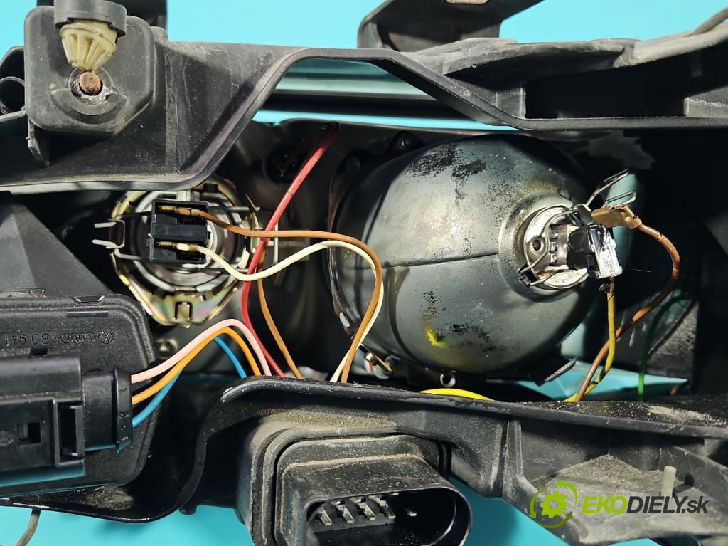 Audi A6 C5 1997-2004 2.8b 193 HP automatic 142 kW 2771 cm3 5- Reflektor: pravý  (Pravé)