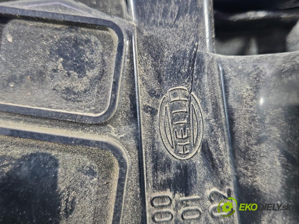 Audi A6 C5 1997-2004 2.8b 193 HP automatic 142 kW 2771 cm3 5- Reflektor: pravý  (Pravé)