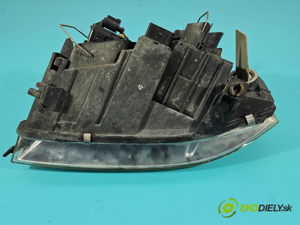 Audi A6 C5 1997-2004 2.8b 193 HP automatic 142 kW 2771 cm3 5- Reflektor: pravý  (Pravé)