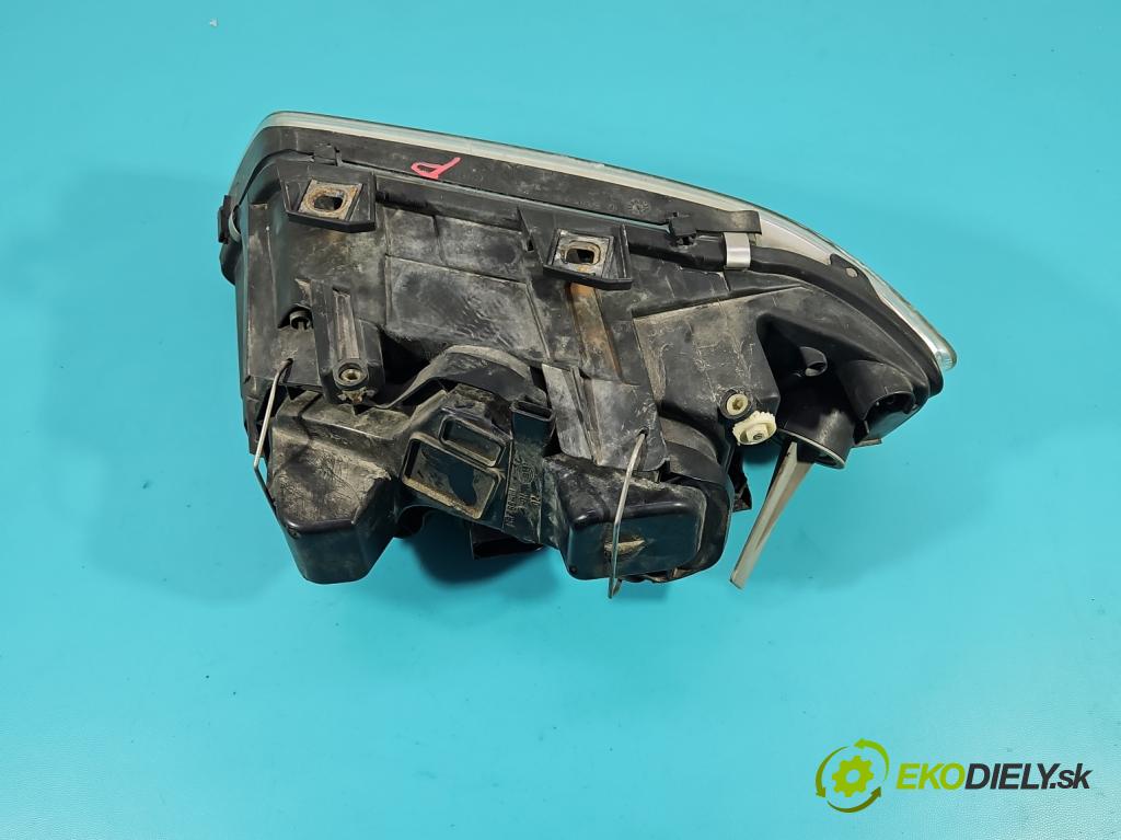 Audi A6 C5 1997-2004 2.8b 193 HP automatic 142 kW 2771 cm3 5- Reflektor: pravý  (Pravé)