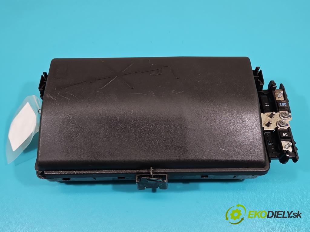 Opel Insignia A 2008-2017 1.6 T 179KM manual 132 kW 1598 cm3 4- skříňka pojistková 13345493 (Pojistkové skříňky)