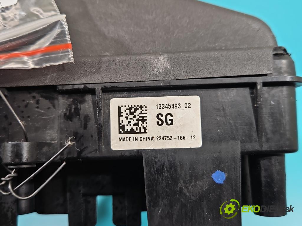 Opel Insignia A 2008-2017 1.6 T 179KM manual 132 kW 1598 cm3 4- skříňka pojistková 13345493 (Pojistkové skříňky)