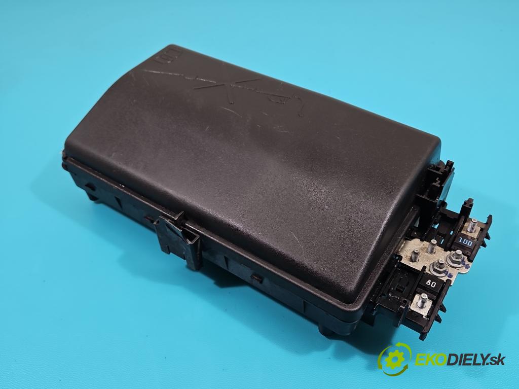 Opel Insignia A 2008-2017 1.6 T 179KM manual 132 kW 1598 cm3 4- skříňka pojistková 13345493 (Pojistkové skříňky)