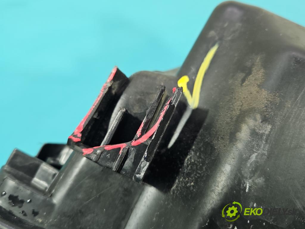 Honda Civic VII 2000-2006 1.7 CITD 101 HP manual 74 kW 1686 cm3 3- Reflektor: pravý (Pravé)