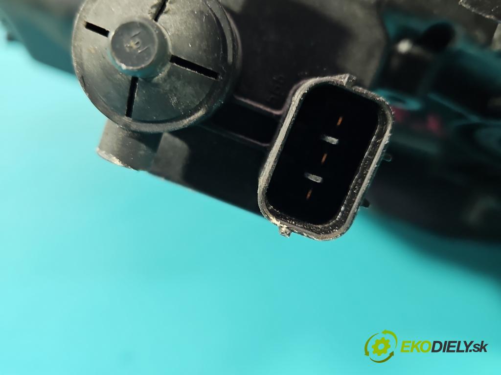 Honda Civic VII 2000-2006 1.7 CITD 101 HP manual 74 kW 1686 cm3 3- Reflektor: pravý (Pravé)