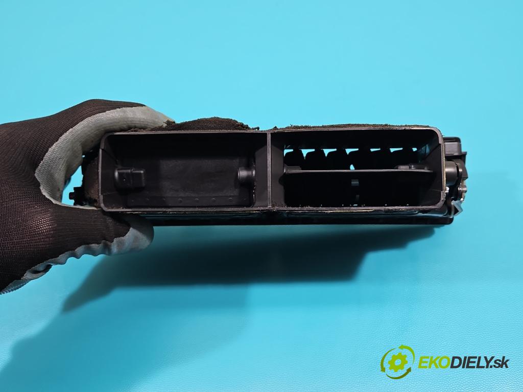 Audi A4 B6 2000-2004 1.9 tdi 131 HP manual 96 kW 1896 cm3 5- Mřížka: kúrenia stredová 8E0820951H (Mriežky kúrenia (fukáre))