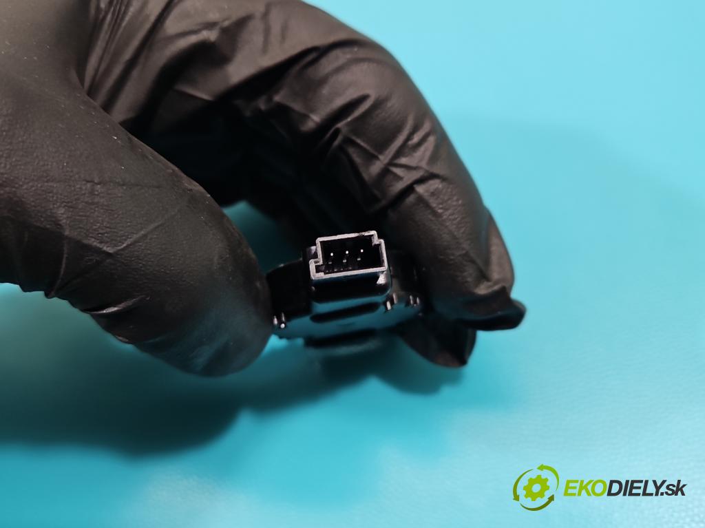 Tesla Model S 0.0b: 367hp automatic 270 kW  5- snímač déšť: 6PW011357-02 (Snímače dažďa)