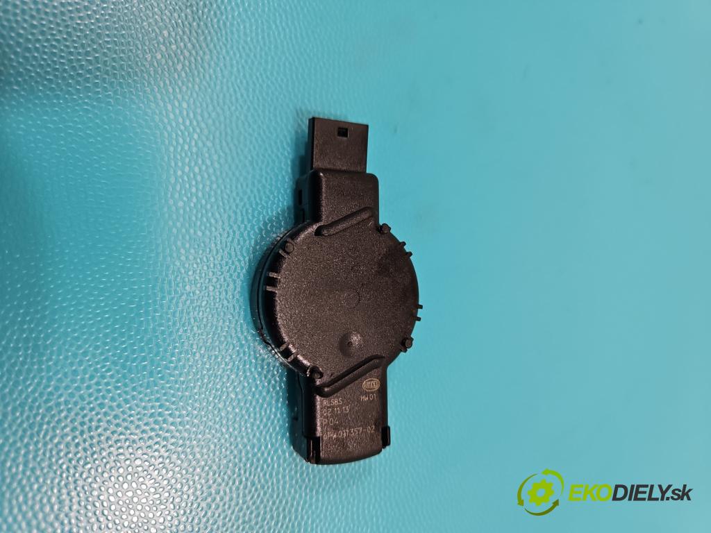 Tesla Model S 0.0b: 367hp automatic 270 kW  5- snímač déšť: 6PW011357-02 (Snímače dažďa)