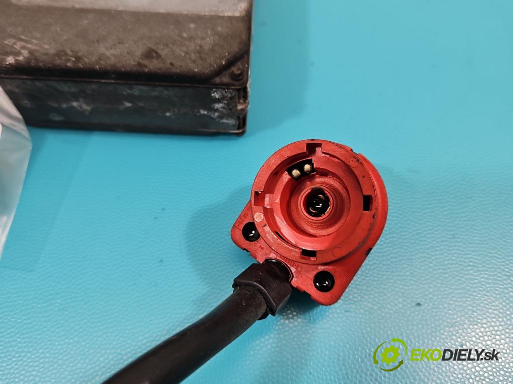 Audi A6 C5 1997-2004 2.5 TDI 179KM manual 132 kW 2496 cm3 4- střídač: xenon 5DV007760-15 (Riadiace jednotky xenónu)