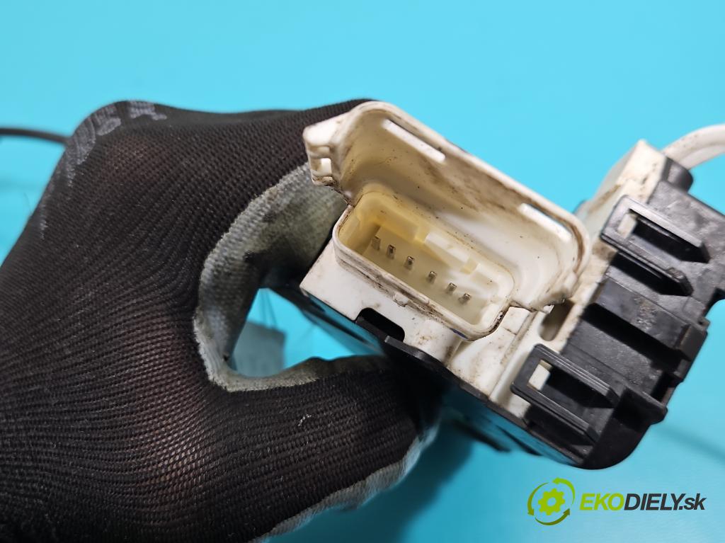 Citroen C4 I 2004-2011 1.6 16v 109 HP manual 80 kW 1587 cm3 5- zámok predné ľavý