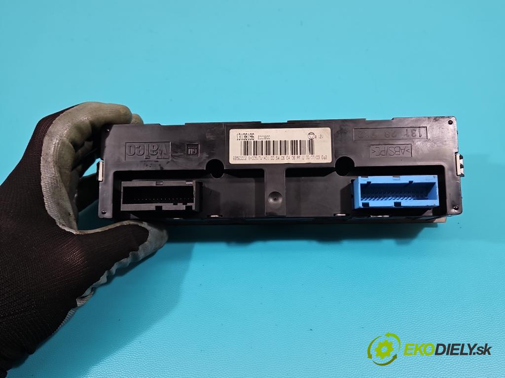 Opel Vectra C 2002-2008 1.8 16v 122 HP manual 90 kW 1796 cm3 4- panel kúrenia 13138196