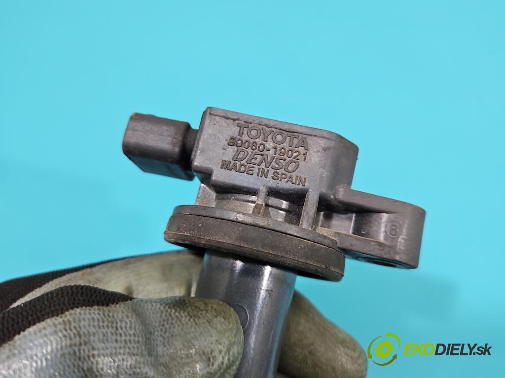 Toyota Yaris I 1999-2005 1.0 VVTI 65 HP manual 48 kW 998 cm3 3- cievka zapaľovacia 90080-19021 (Zapaľovacie cievky, moduly)