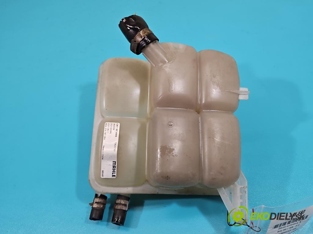 Volvo S40 II 2004-2012 2.4b 140 HP manual 103 kW 2435 cm3 4- Nádrž: kompenzačné: 70825793