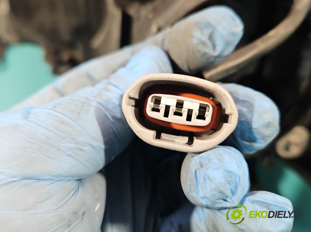 Mazda 6 III GJ 2012-2024 2.5 16V 192 hp automatic 141 kW 2488 cm3 4- světlo levý  (Klika dveří ostatní)