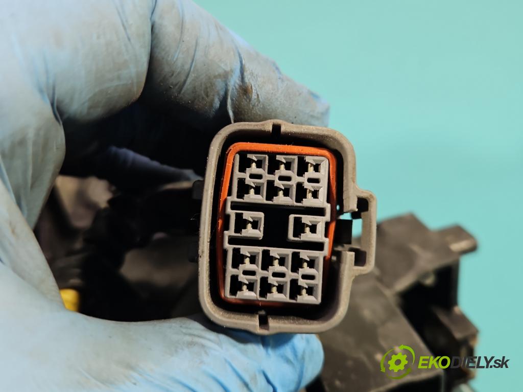 Mazda 6 III GJ 2012-2024 2.5 16V 192 hp automatic 141 kW 2488 cm3 4- světlo levý  (Klika dveří ostatní)