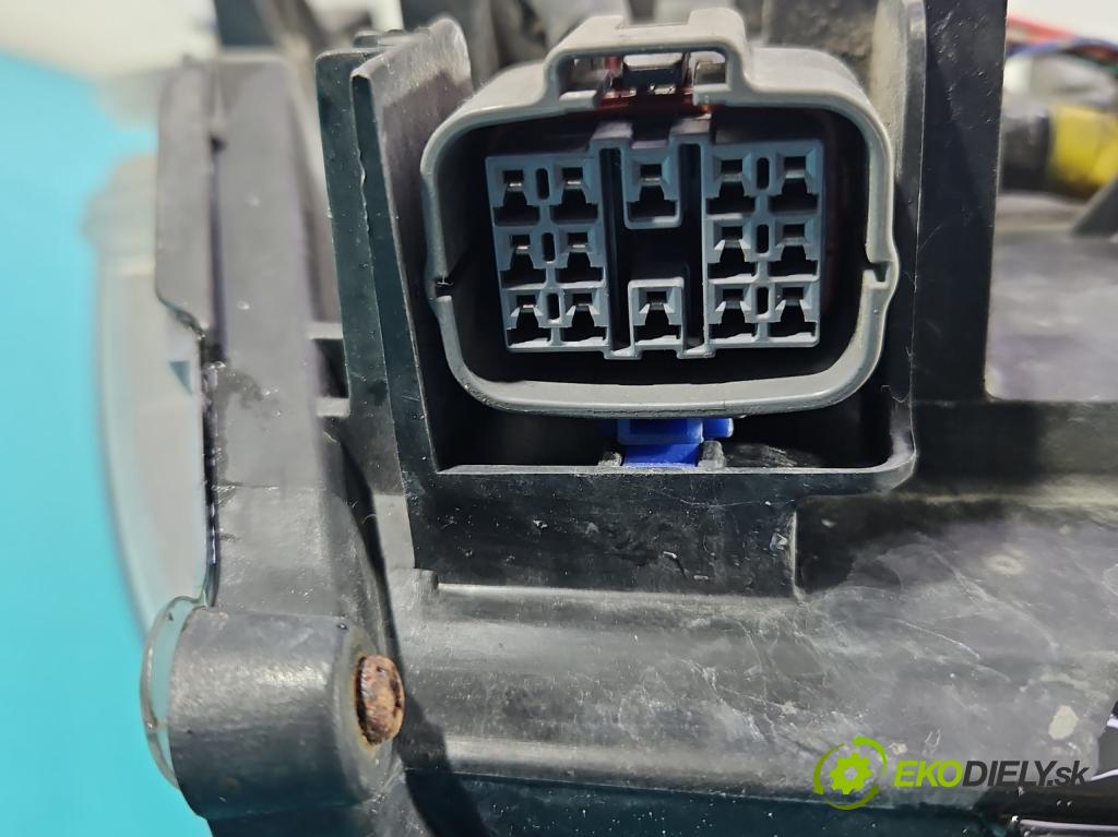 Mazda 6 III GJ 2013-2024 2.5 16V 192 HP automatic 141 kW 2488 cm3 4- Reflektor: pravý  (Pravé)