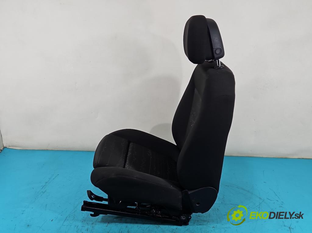 Opel Meriva B 2010-2017 1.4 16v 101 HP manual 74 kW 1398 cm3 5- Sedačka pravý  (Sedačky, sedadlá)
