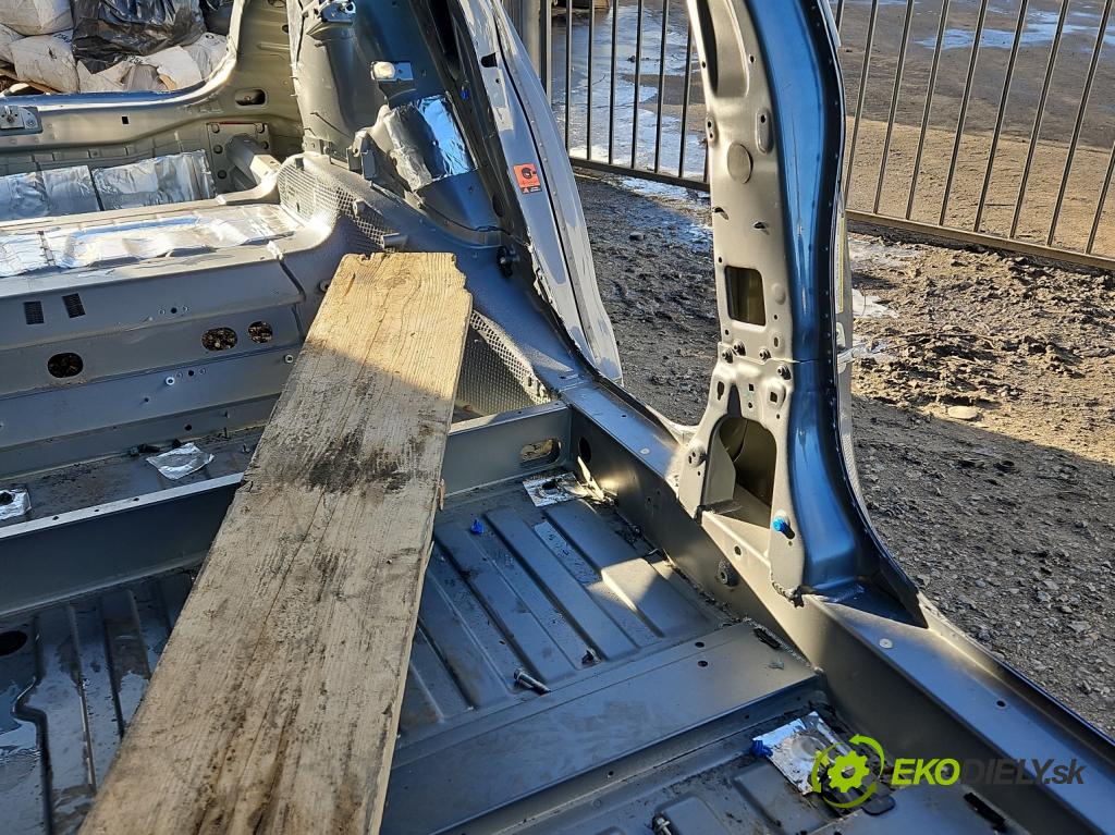 Tesla Model S 0.0b: 367hp automatic 270 kW  5- práh levý  (Ostatní)