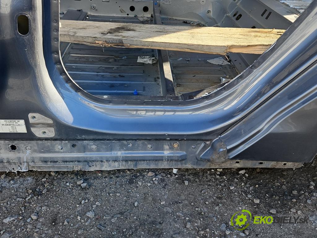 Tesla Model S 0.0b: 367hp automatic 270 kW  5- práh levý  (Ostatní)