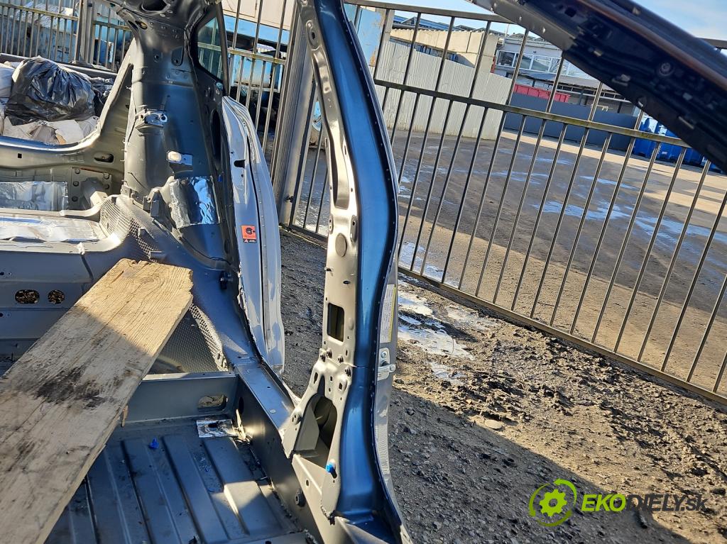 Tesla Model S 0.0b: 367hp automatic 270 kW  5- práh levý  (Ostatní)