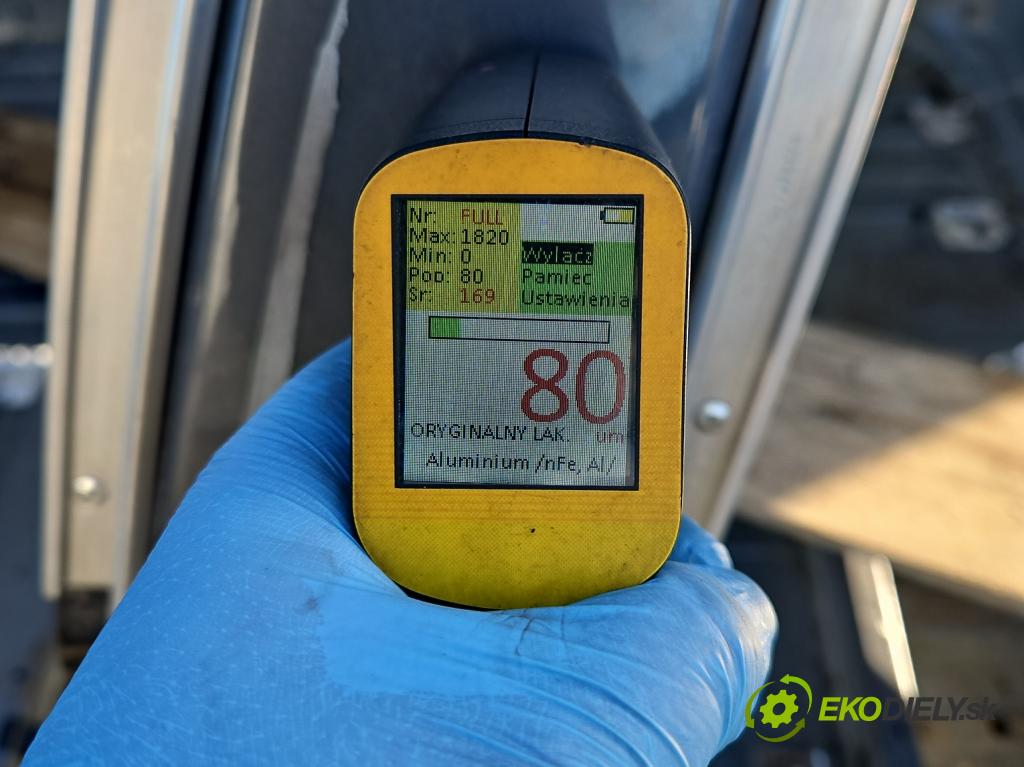 Tesla Model S 0.0b: 367hp automatic 270 kW  5- práh levý  (Ostatní)