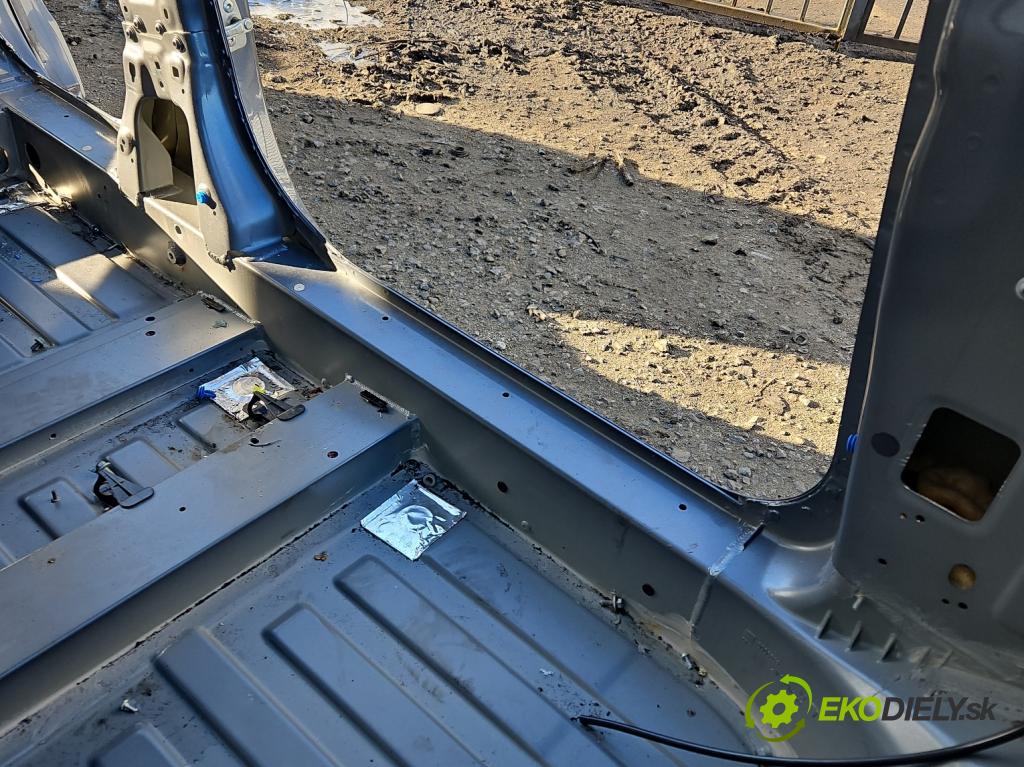 Tesla Model S 0.0b: 367hp automatic 270 kW  5- práh levý  (Ostatní)