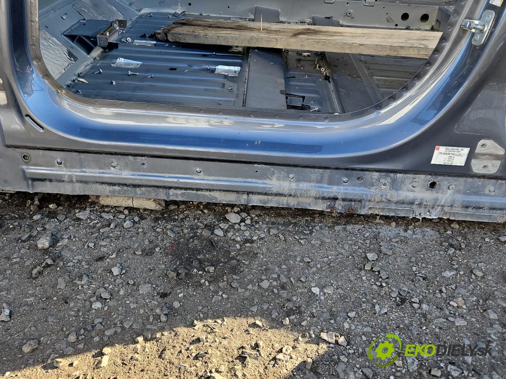 Tesla Model S 0.0b: 367hp automatic 270 kW  5- práh levý  (Ostatní)