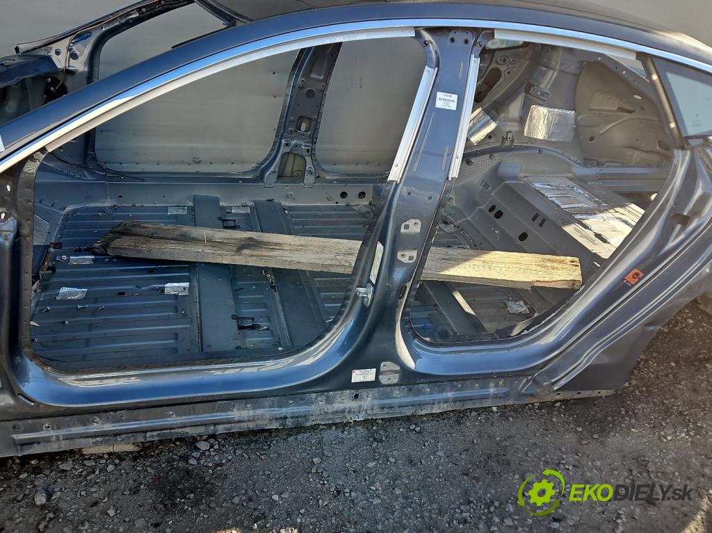 Tesla Model S 0.0b: 367hp automatic 270 kW  5- práh levý  (Ostatní)