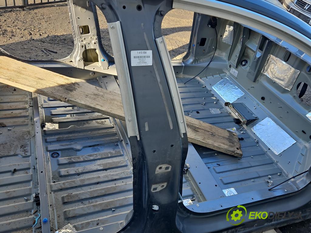 Tesla Model S 0.0b: 367hp automatic 270 kW  5- práh pravý  (Ostatní)