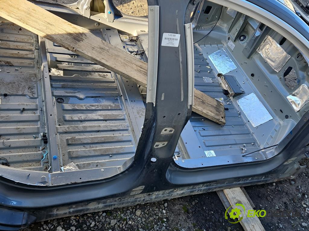 Tesla Model S 0.0b: 367hp automatic 270 kW  5- práh pravý  (Ostatní)