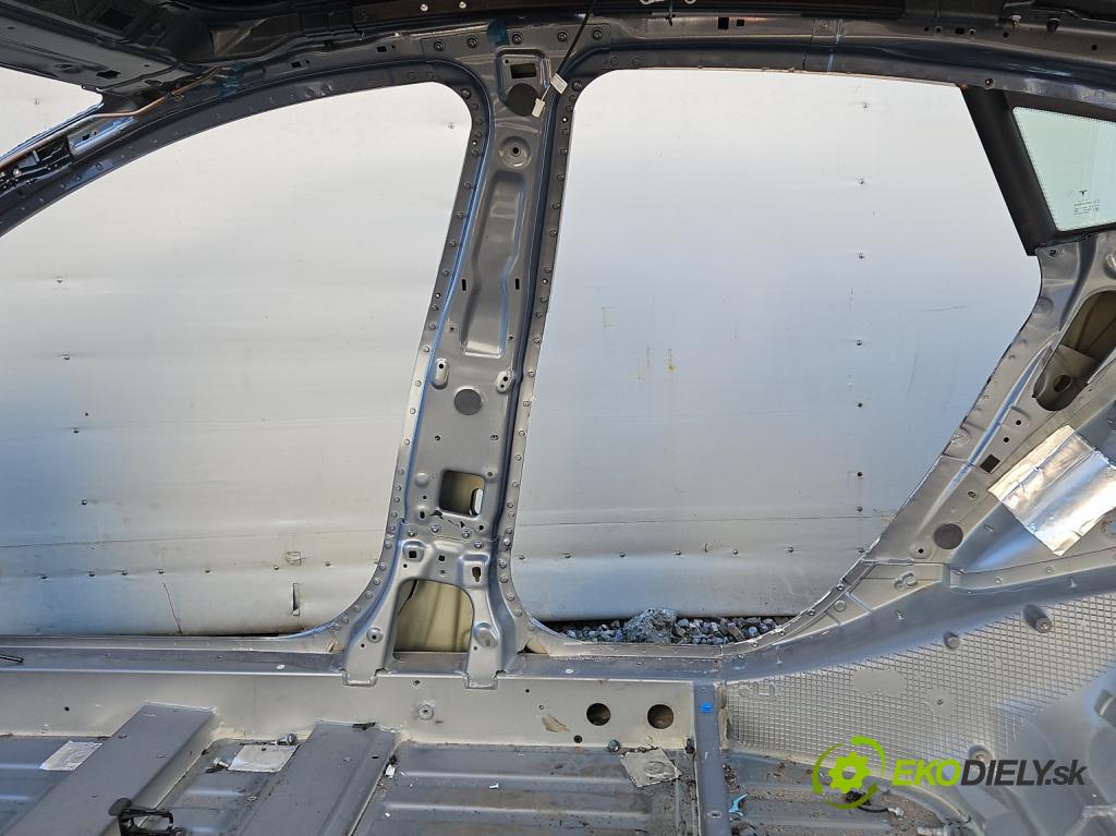 Tesla Model S 0.0b: 367hp automatic 270 kW  5- práh pravý  (Ostatní)