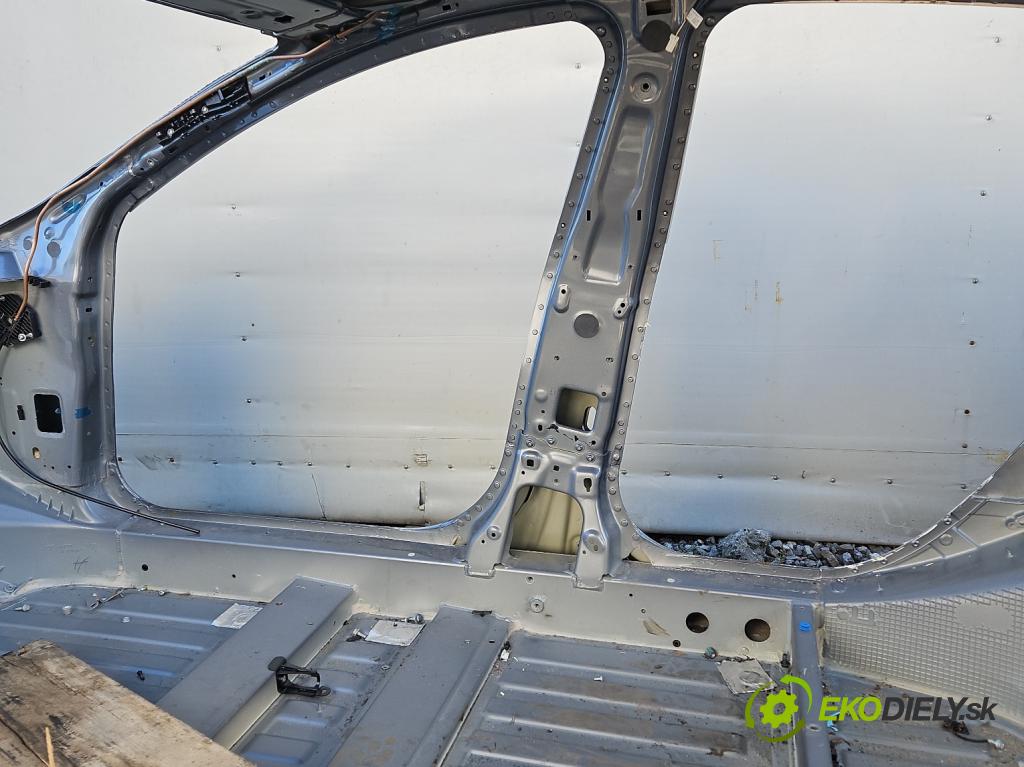 Tesla Model S 0.0b: 367hp automatic 270 kW  5- práh pravý  (Ostatní)